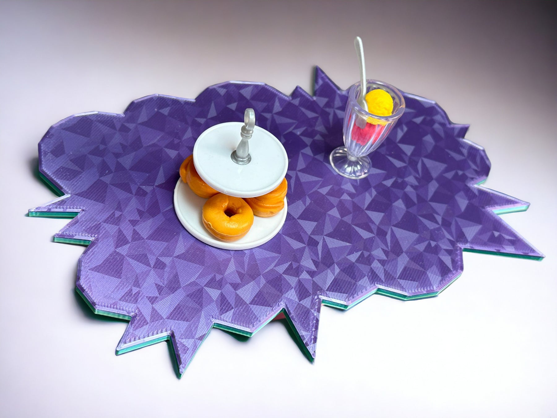 Tisch im Miniverse Style in verschiedenen Farben