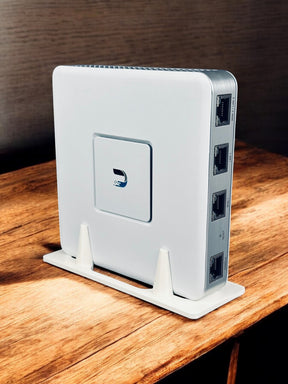 Wandhalterung oder Standhalterung z.B. passend für Ubiquiti  UniFi Cloud Gateway Ultra