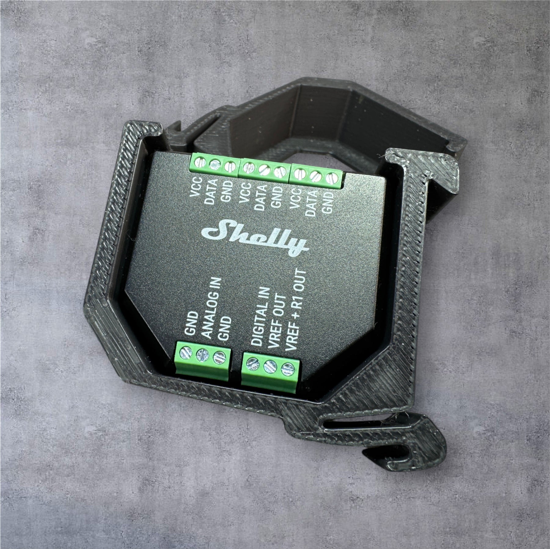 Shelly Plus Add-on für eine 35 mm DIN Hutschiene