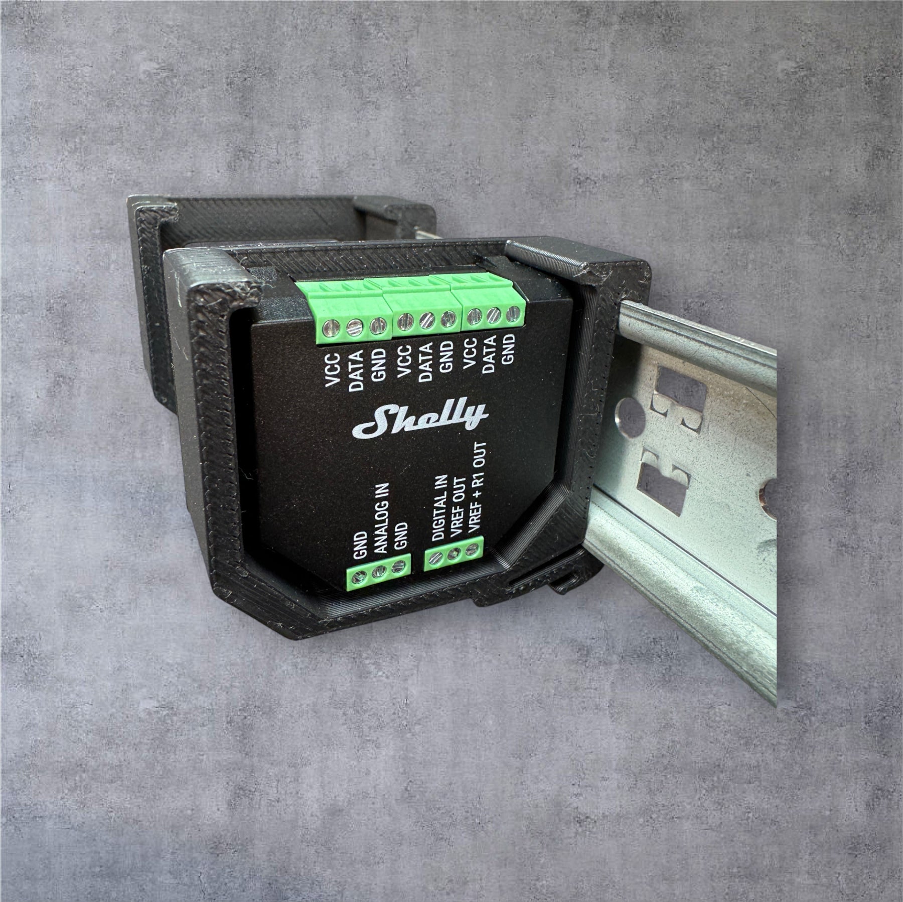 Shelly Plus Add-on für eine 35 mm DIN Hutschiene