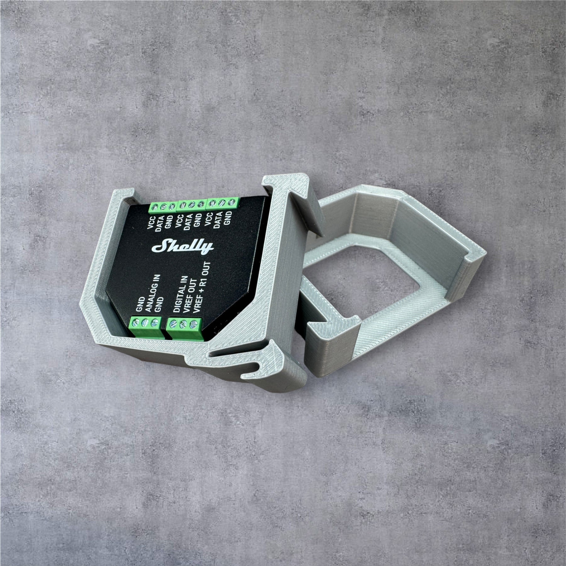 Shelly Plus Add-on für eine 35 mm DIN Hutschiene