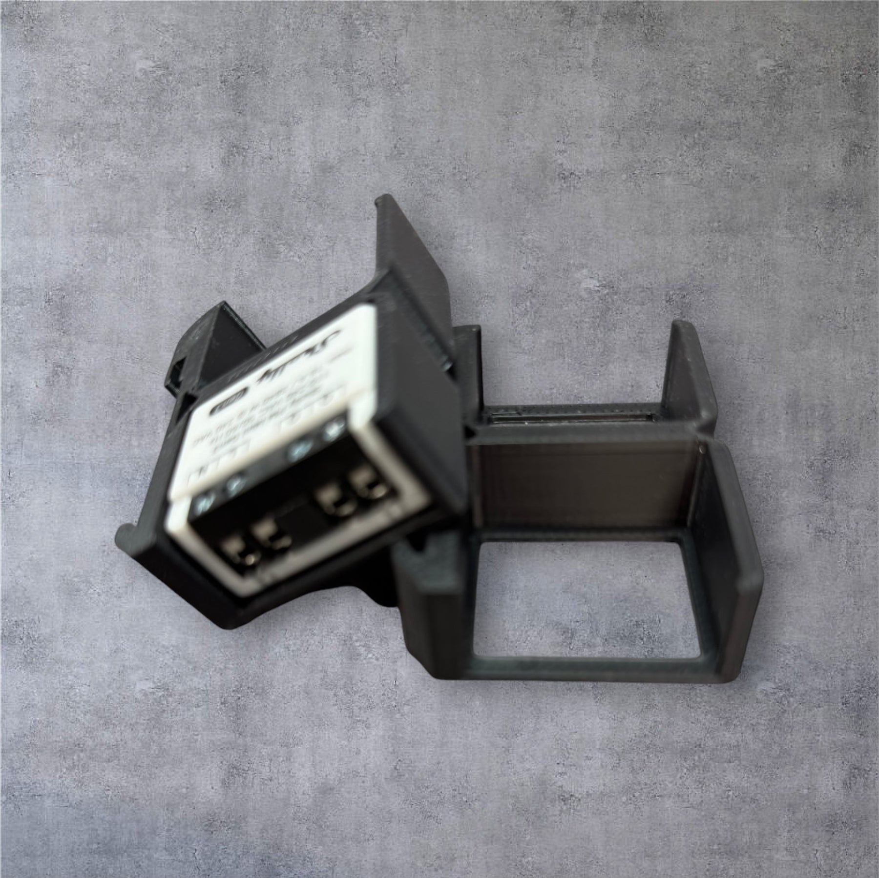 Shelly PM Mini Gen3 DIN Rail Hutschienenhalter für eine 35 mm DIN Hutschiene